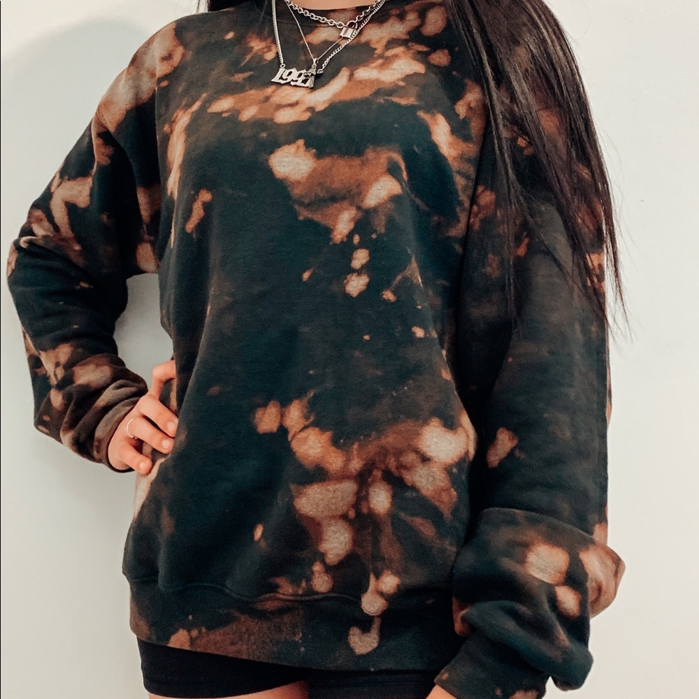 SOLD❗️☆basic acid washed crewneck NWT🖤🥵